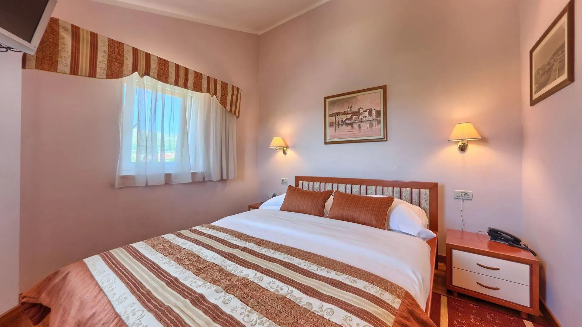 Hotel Trogir 3*,