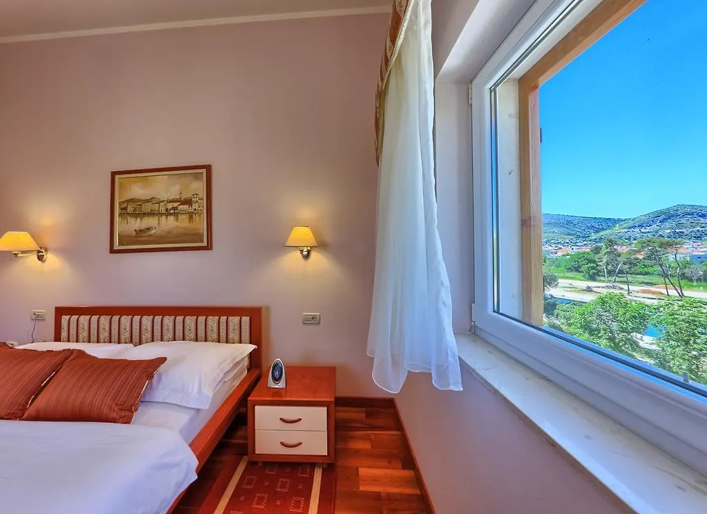 Hotel Trogir 3*,